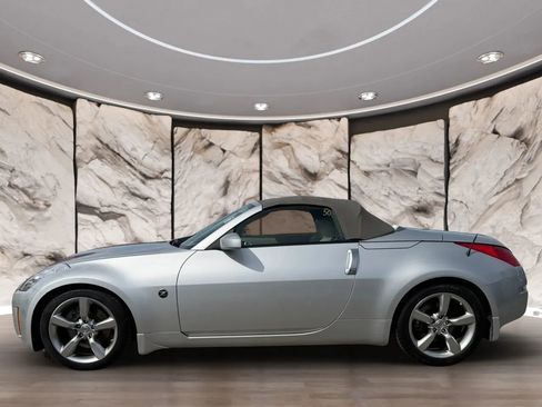 Used 2008 Nissan 350Z Touring RWD image 4
