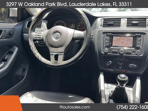 Used 2011 Volkswagen Jetta SEL image 30