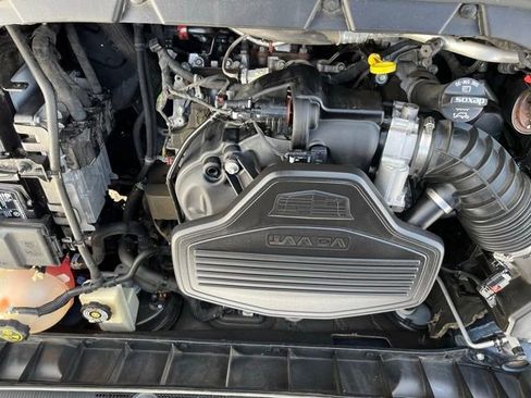 Used 2017 Cadillac XT5 Luxury w/ Driver Awareness Package image 26