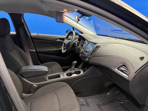 Used 2017 Chevrolet Cruze LT w/ Convenience Package image 24