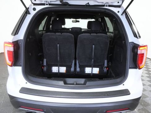 Used 2018 Ford Explorer XLT AWD/4WD image 28
