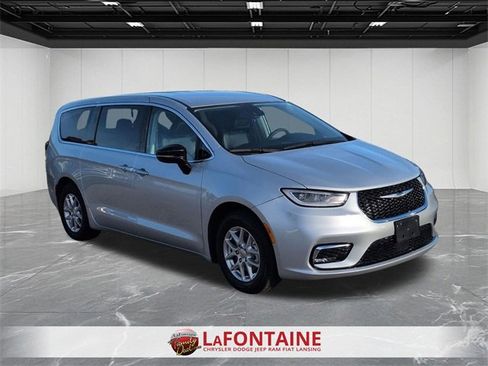 Certified 2024 Chrysler Pacifica Touring-L image 7