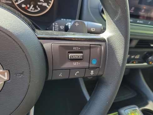 Certified 2023 Nissan Rogue SV FWD image 22