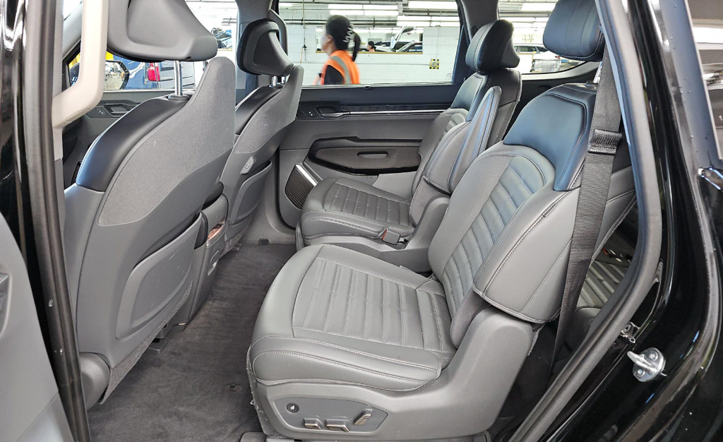 Used 2024 Kia EV9 Land AWD/4WD image 16