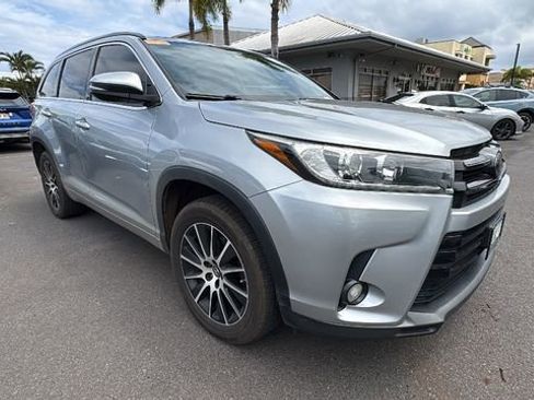 Used 2018 Toyota Highlander FWD V6 image 3