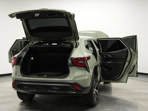 Used 2024 Chevrolet Trax RS w/ Driver Confidence Package image 10