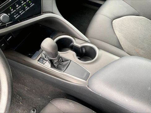 Used 2021 Toyota Camry LE FWD image 15