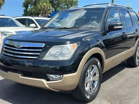 Used 2009 Kia Borrego EX w/ Premium Pkg RWD image 2