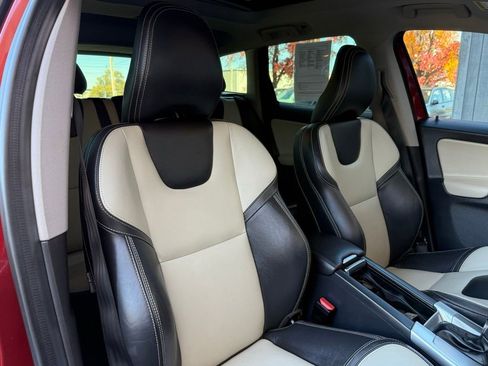 Used 2017 Volvo XC60 T5 Dynamic w/ Preferred Option Package image 27