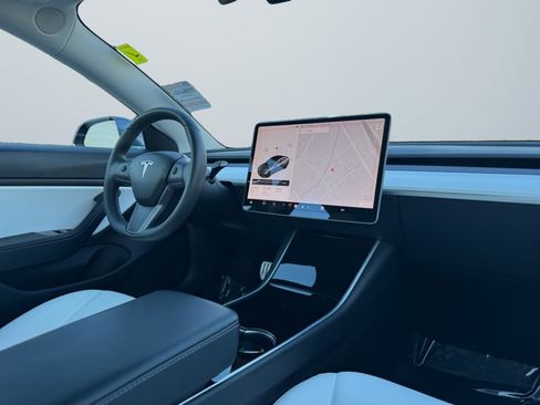 Used 2020 Tesla Model 3 Performance image 14