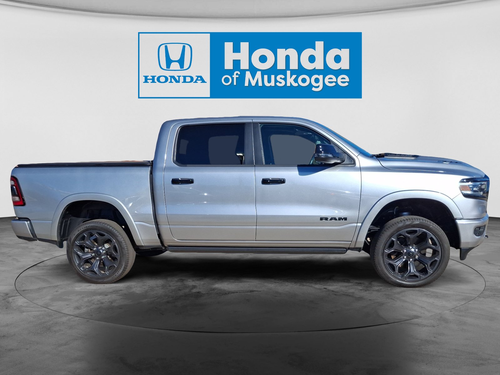 Used 2024 RAM 1500 Limited AWD/4WD image 4