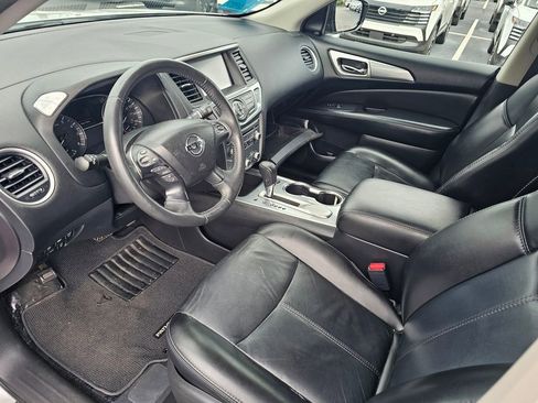 Used 2017 Nissan Pathfinder SL w/ Trailer Tow Package image 18