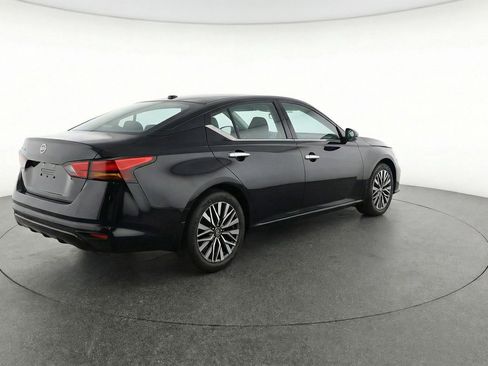 Used 2025 Nissan Altima 2.5 SV image 9