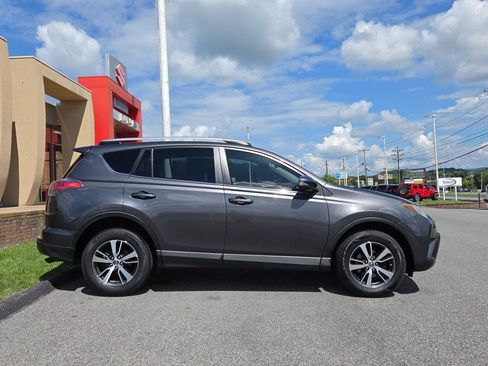 Used 2016 Toyota RAV4 XLE FWD image 2