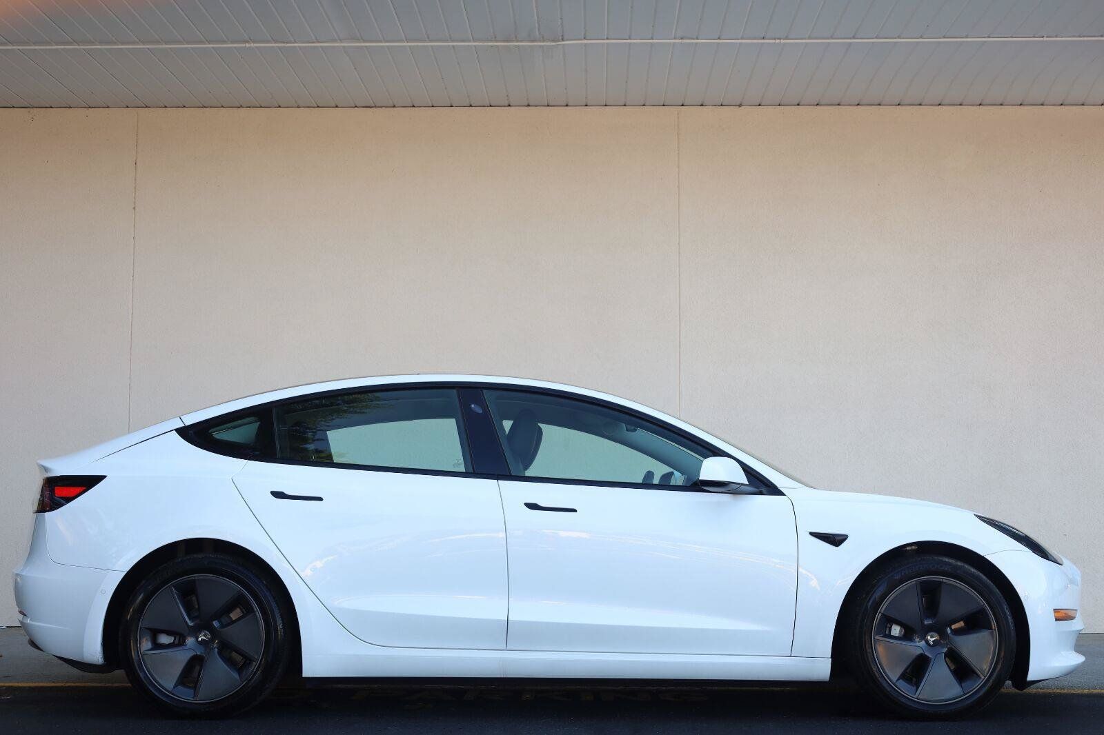 Used 2022 Tesla Model 3 Long Range AWD/4WD image 2