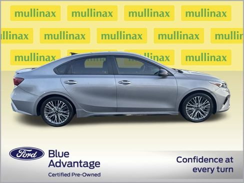 Used 2022 Kia Forte GT-Line w/ GT-Line Premium Package image 2