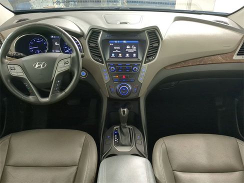 Used 2017 Hyundai Santa Fe Limited image 18