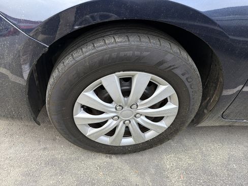 Used 2015 Toyota Camry LE image 12