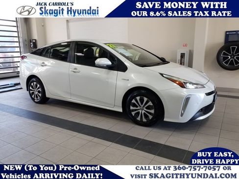 Used 2021 Toyota Prius XLE image 1