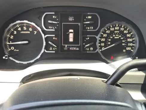Used 2019 Toyota Tundra SR5 AWD/4WD image 13