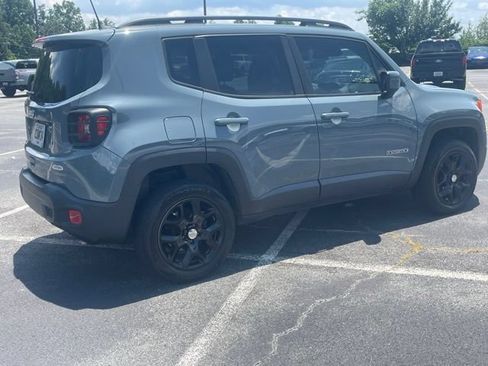 Used 2018 Jeep Renegade Latitude FWD image 6