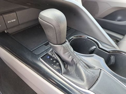 Used 2018 Toyota Camry LE image 24