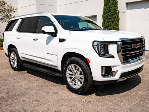 Used 2024 GMC Yukon SLT w/ SLT Luxury Package AWD/4WD image 12
