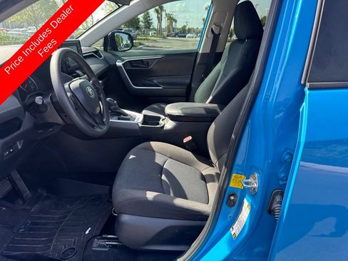 Used 2019 Toyota RAV4 LE w/ Carpet Mat Package FWD image 9