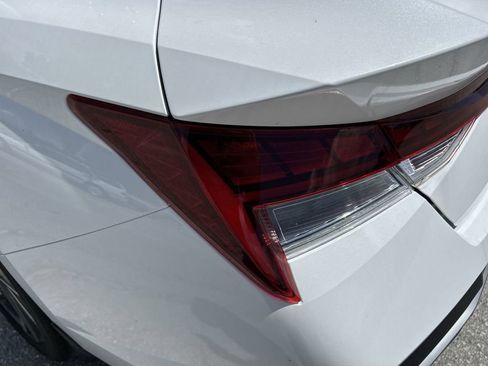 New 2025 Hyundai Elantra Limited image 16