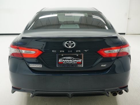 Used 2018 Toyota Camry SE w/ Convenience Package FWD image 5