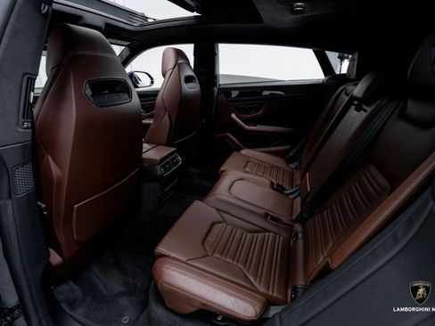 Used 2025 Lamborghini Urus SE image 44