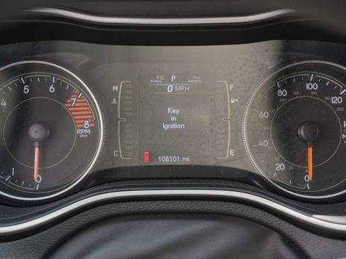Used 2019 Jeep Cherokee Latitude w/ Popular Appearance Group AWD/4WD image 29
