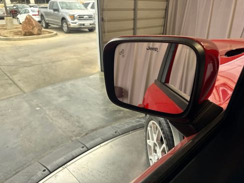 Used 2021 Jeep Renegade Latitude FWD image 19