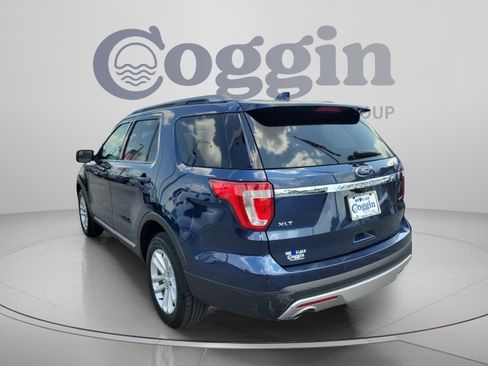 Used 2016 Ford Explorer XLT w/ Equipment Group 202A FWD image 2
