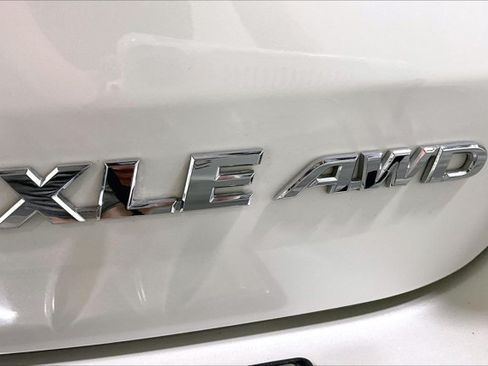 Used 2018 Toyota Highlander XLE AWD/4WD image 8