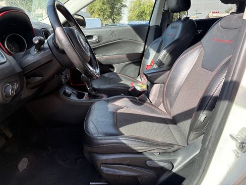 Used 2019 Jeep Compass Trailhawk AWD/4WD image 9