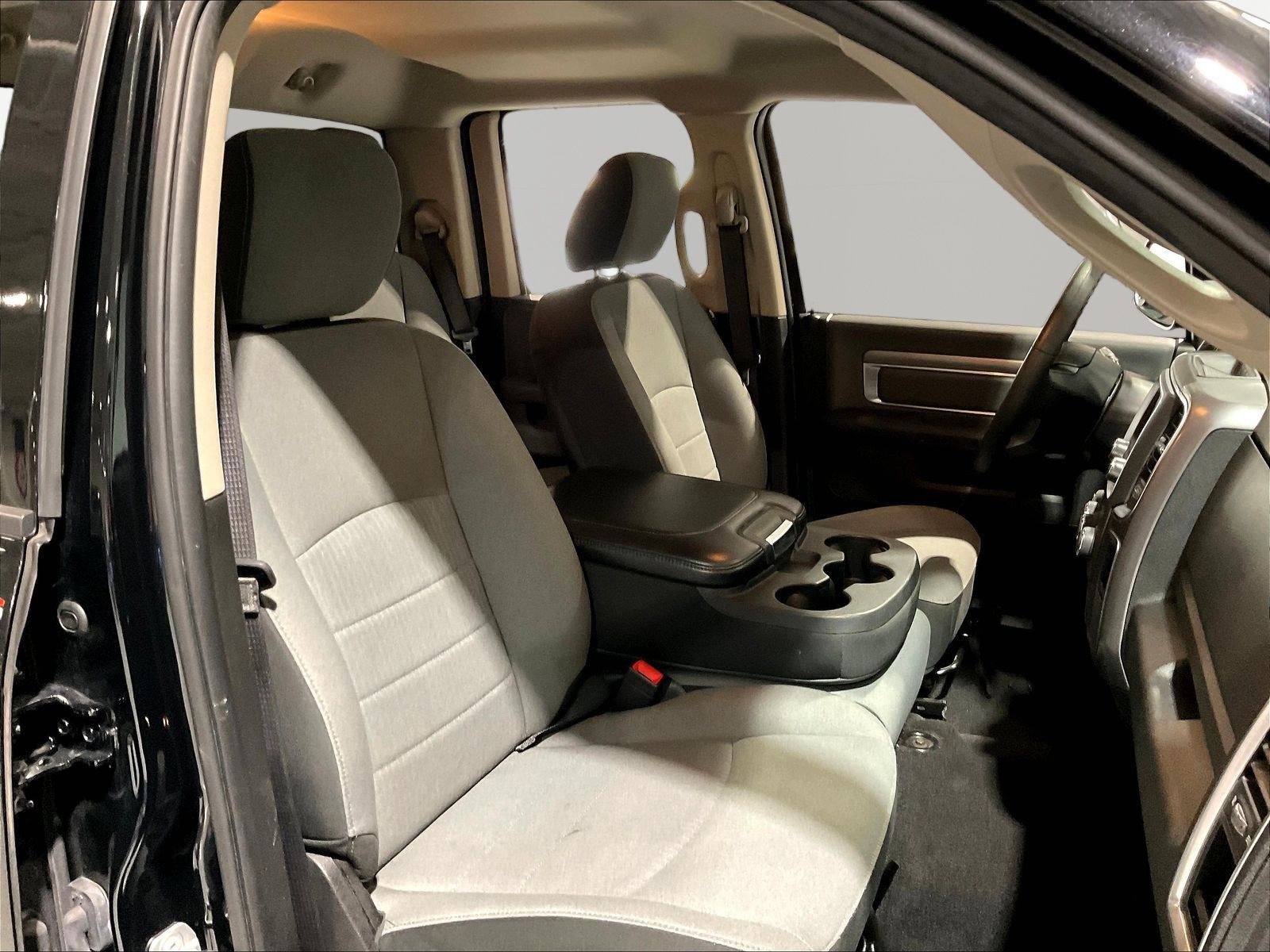 Used 2024 RAM 1500 Classic SLT AWD/4WD image 28