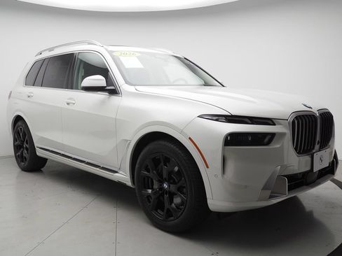Certified 2026 BMW X7 xDrive40i w/ Premium Package AWD/4WD image 2