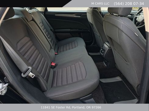 Used 2017 Ford Fusion SE w/ Fusion SE Technology Package FWD image 12