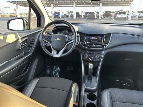 Certified 2022 Chevrolet Trax LT w/ LT Convenience Package image 20