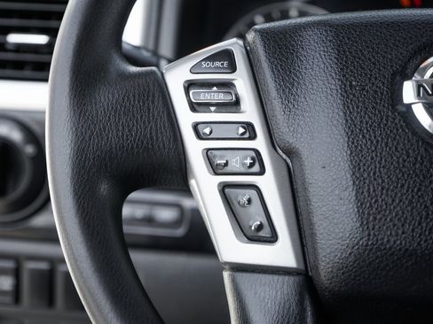 Used 2021 Nissan Titan SV image 19