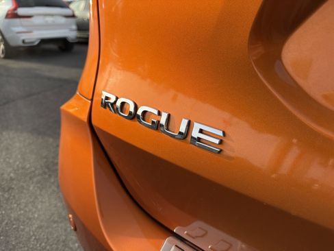 Certified 2019 Nissan Rogue SV image 32