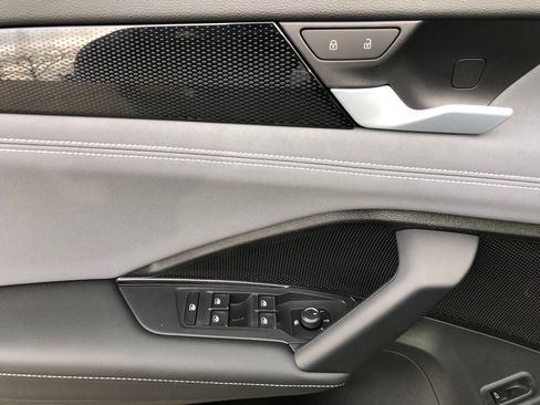 New 2026 Volkswagen Tiguan SE R-Line AWD/4WD image 11