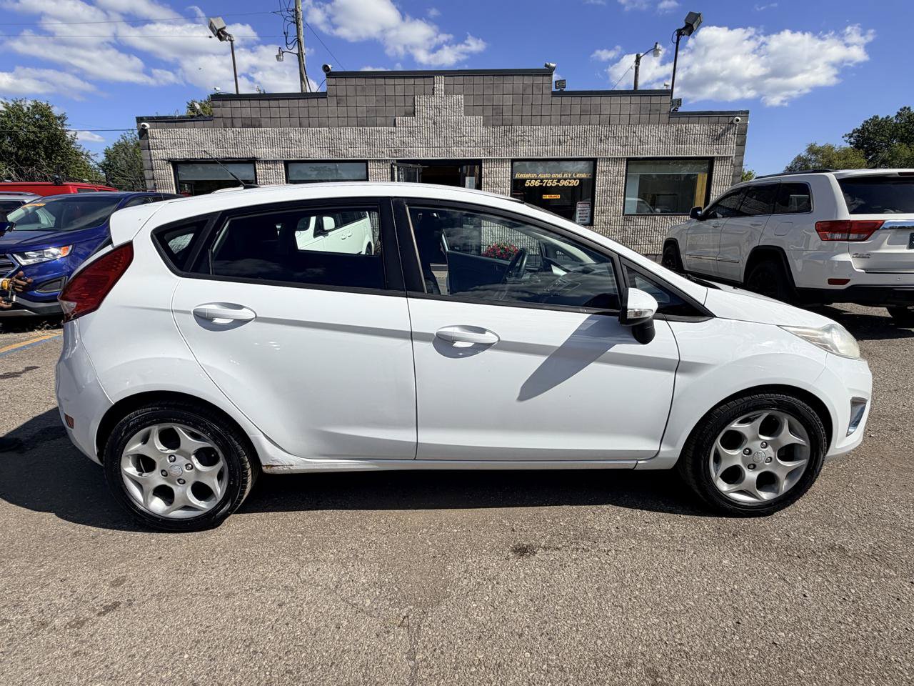 Used 2011 Ford Fiesta SES FWD image 6