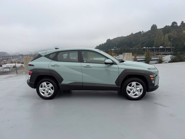 Used 2024 Hyundai Kona SE AWD/4WD image 2