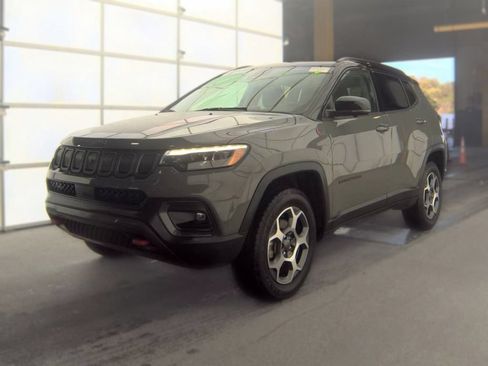 Used 2022 Jeep Compass Trailhawk w/ Trailhawk Elite Group AWD/4WD image 2