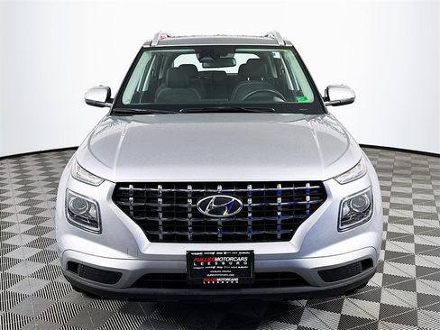 Used 2024 Hyundai Venue SEL image 2