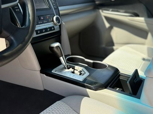 Used 2014 Toyota Camry LE FWD image 14