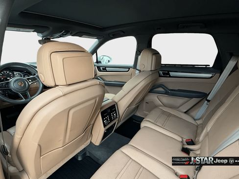 Used 2023 Porsche Cayenne Platinum Edition AWD/4WD image 23