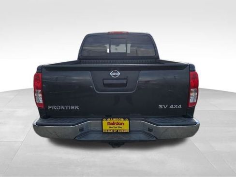 Used 2015 Nissan Frontier SV image 7